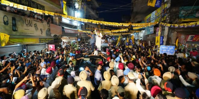 गौरतलब है कि आज जगाधरी में केजरीवाल ने रोड शो के दौरान कहा कि अगर मैं आपकी नज़र में ईमानदार हूं तो मुझे यानी आम आदमी पार्टी को वोट देना। मुझे जेल भेजकर पार्टी के विधायकों की खरीद करने की कोशिश की गई। आम आदमी पार्टी के विधायकों ने अपनी ईमानदारी का सबूत पेश करते हुए भारतीय लोकतंत्र को और मजबूत किया है। भारतीय जनता पार्टी ने दिल्ली और पंजाब में आप की सरकारों को ख़त्म करने की कोशिश की लेकिन आम आदमी पार्टी ने केंद्र सरकार की हर कोशिश को खत्म करने की कोशिश की है।