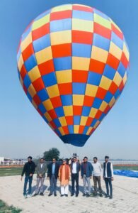 अयोध्या में हॉट एयर बैलून का शुभारंभ, एक साथ बैठ सकेंगे चार लोग
